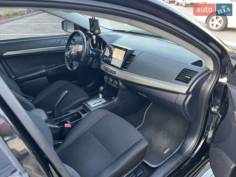 Седан Mitsubishi Lancer 2015 в Виннице