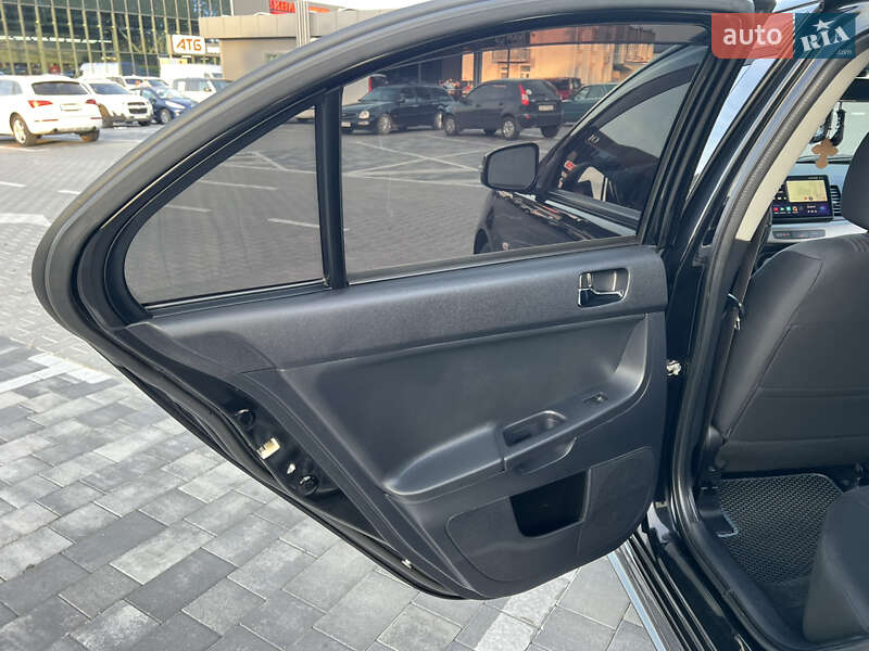 Седан Mitsubishi Lancer 2015 в Виннице