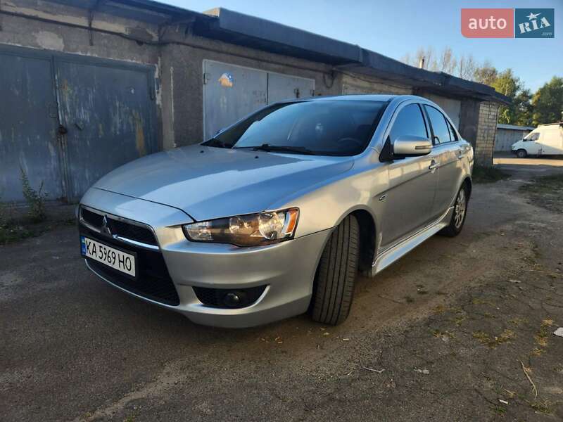 Седан Mitsubishi Lancer 2016 в Києві