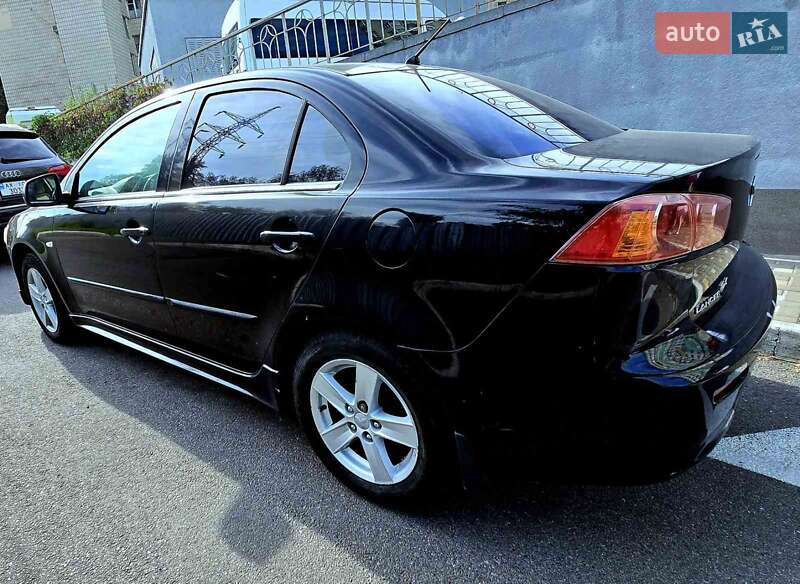 Седан Mitsubishi Lancer 2008 в Киеве