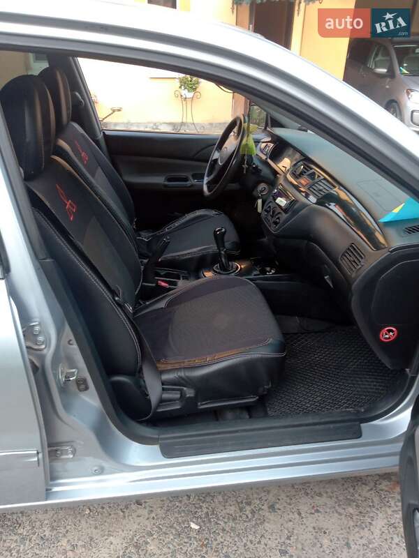 Седан Mitsubishi Lancer 2004 в Львові фото 6 Седан Mitsubishi Lancer 2004 в Львові