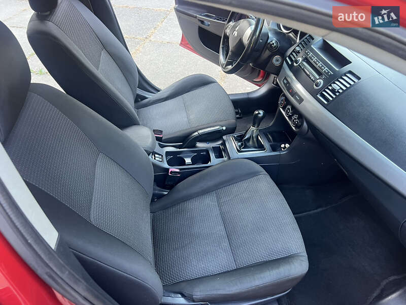 Седан Mitsubishi Lancer 2010 в Чернівцях
