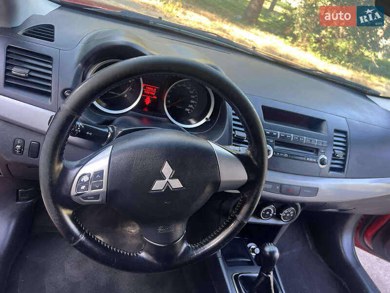 Седан Mitsubishi Lancer 2010 в Чернівцях