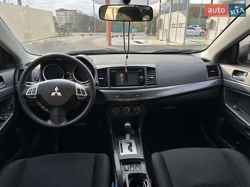 Седан Mitsubishi Lancer 2015 в Одесі