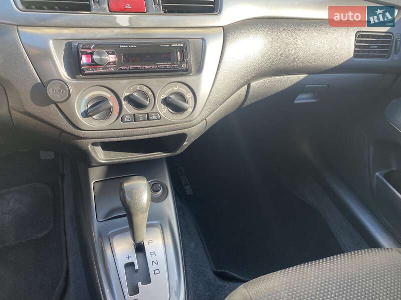 Седан Mitsubishi Lancer 2008 в Киеве