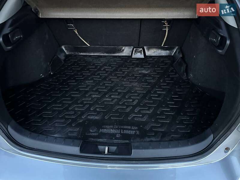 Хэтчбек Mitsubishi Lancer 2009 в Черкассах