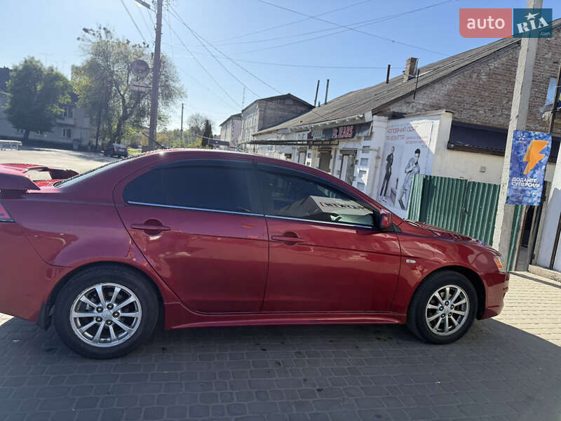 Седан Mitsubishi Lancer 2010 в Пирятине