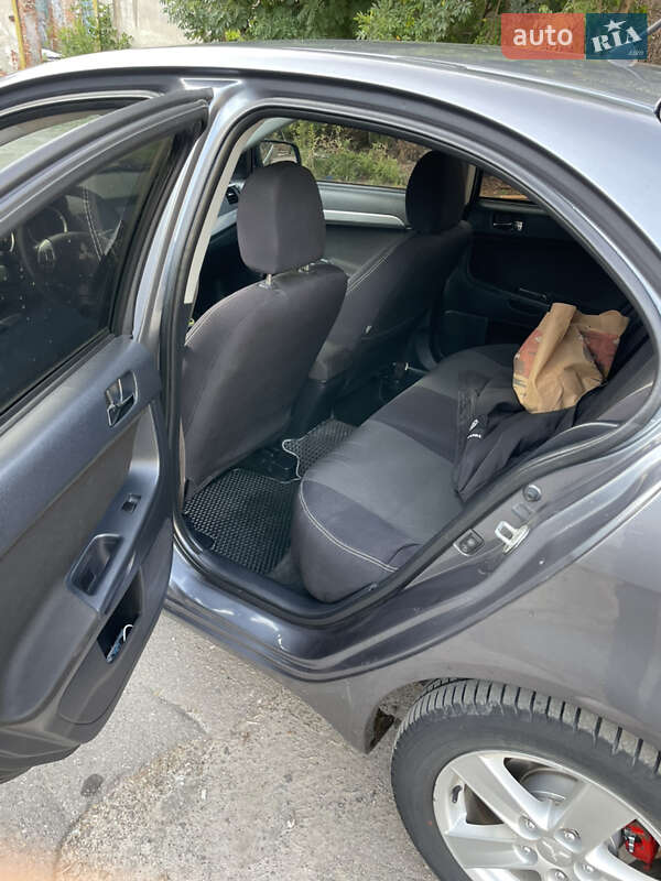 Хэтчбек Mitsubishi Lancer 2009 в Львове фото 12 Хэтчбек Mitsubishi Lancer 2009 в Львове