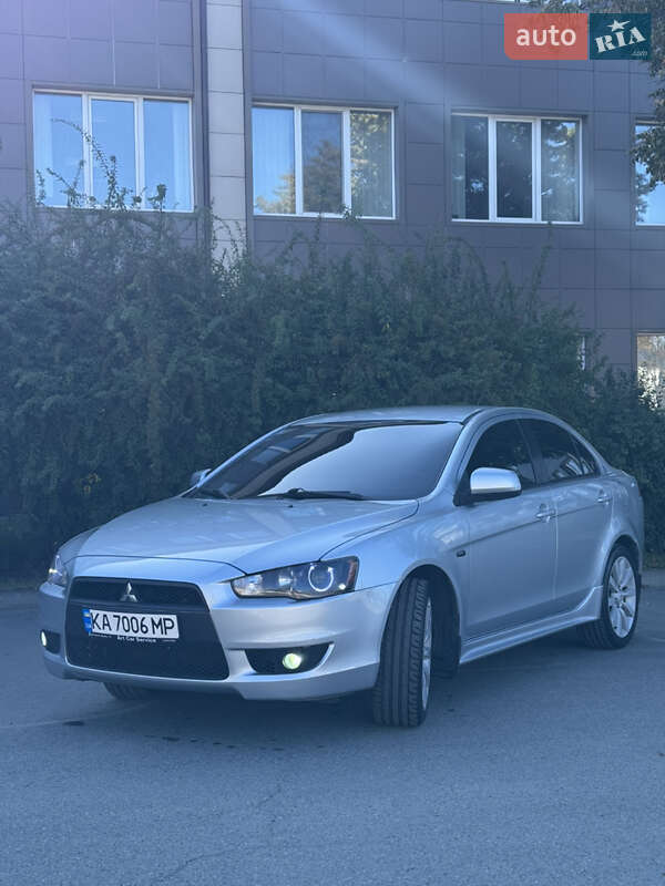 Седан Mitsubishi Lancer 2010 в Киеве