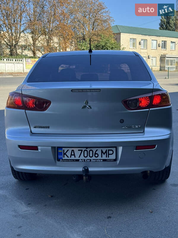 Седан Mitsubishi Lancer 2010 в Киеве