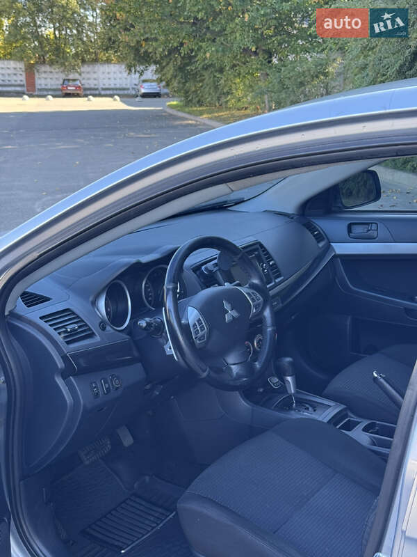 Седан Mitsubishi Lancer 2010 в Киеве
