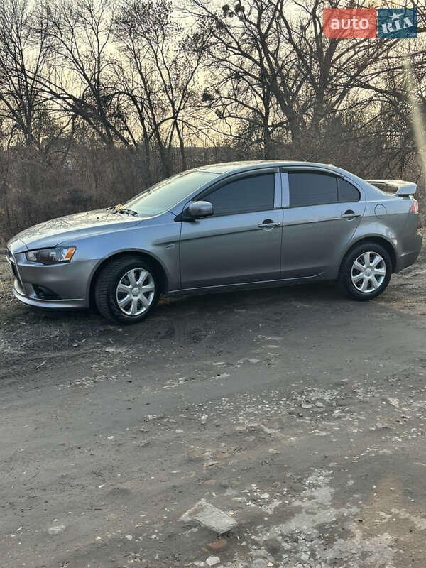 Седан Mitsubishi Lancer 2015 в Сумах