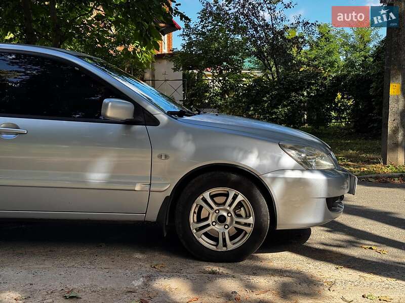 Седан Mitsubishi Lancer 2005 в Киеве фото 2 Седан Mitsubishi Lancer 2005 в Киеве