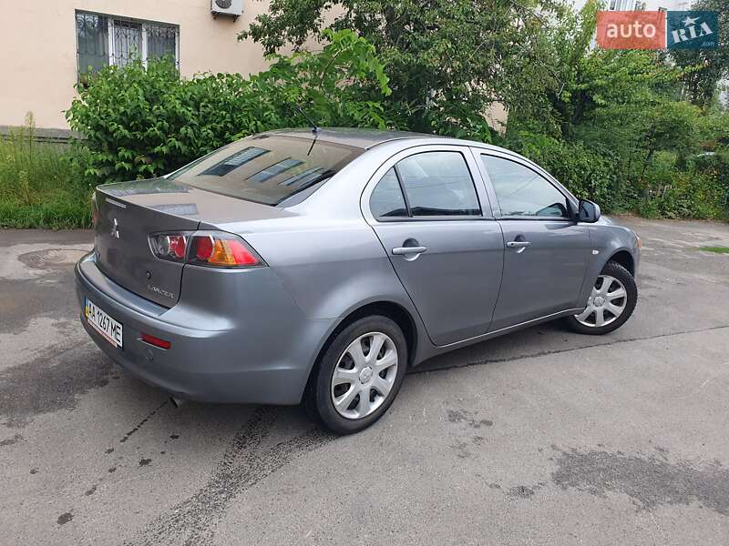 Седан Mitsubishi Lancer 2012 в Киеве