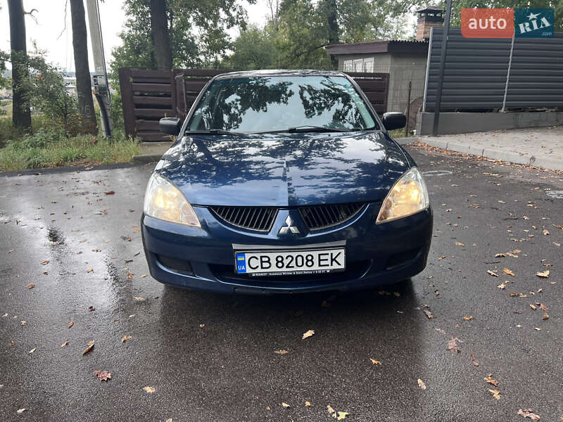 Седан Mitsubishi Lancer 2004 в Киеве