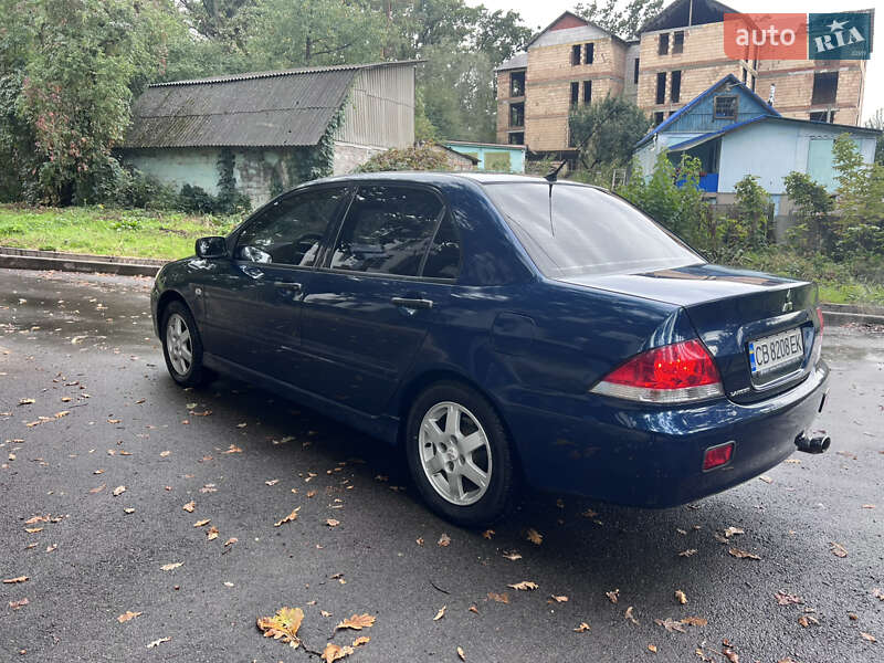 Седан Mitsubishi Lancer 2004 в Киеве