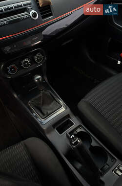 Хэтчбек Mitsubishi Lancer 2012 в 