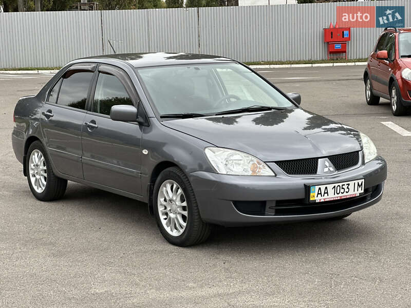 Седан Mitsubishi Lancer 2009 в Киеве