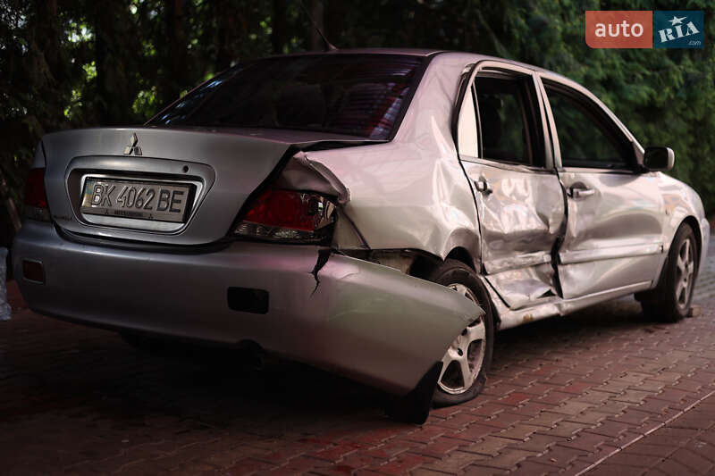 Седан Mitsubishi Lancer 2006 в Ровно