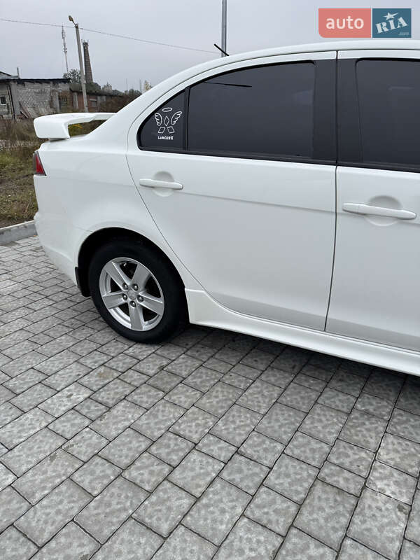 Седан Mitsubishi Lancer 2009 в Львове