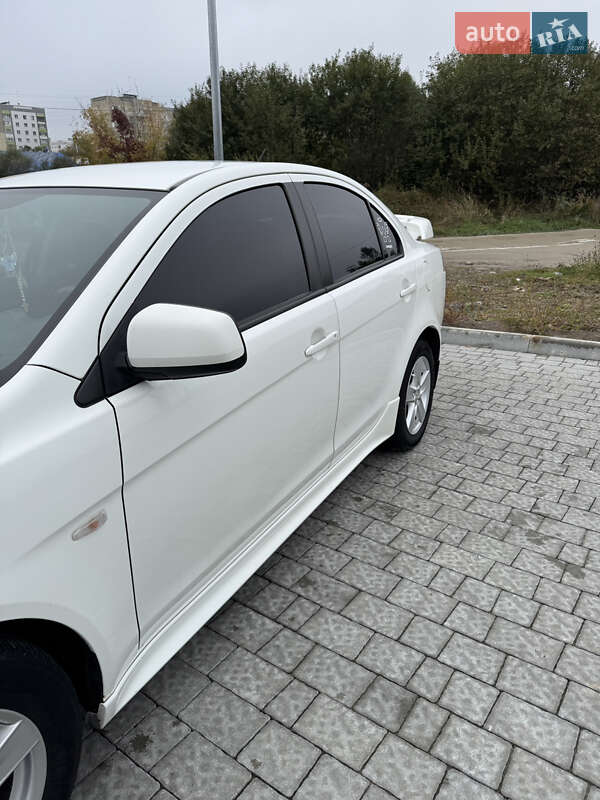 Седан Mitsubishi Lancer 2009 в Львове