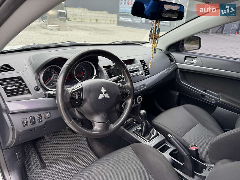 Седан Mitsubishi Lancer 2009 в Львове