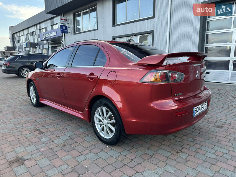 Седан Mitsubishi Lancer 2015 в Сарнах