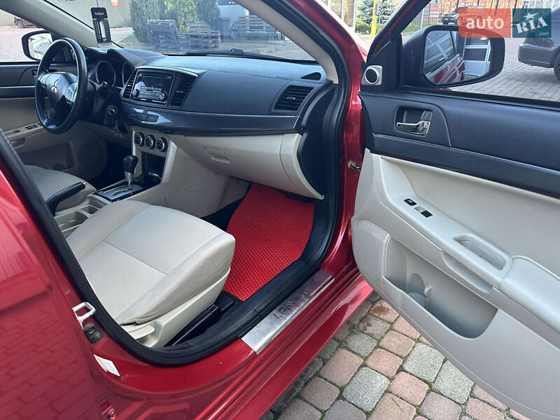 Седан Mitsubishi Lancer 2015 в Сарнах