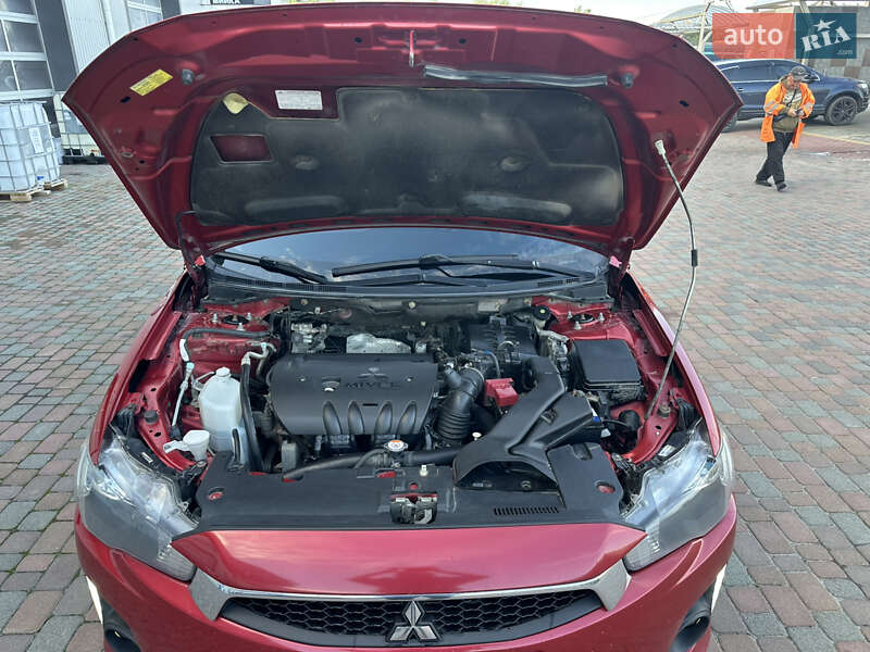 Седан Mitsubishi Lancer 2015 в Сарнах