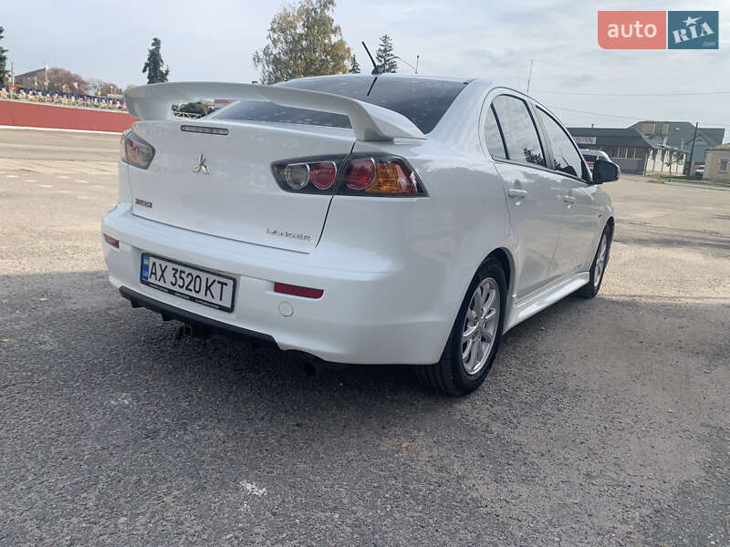 Седан Mitsubishi Lancer 2014 в Валках