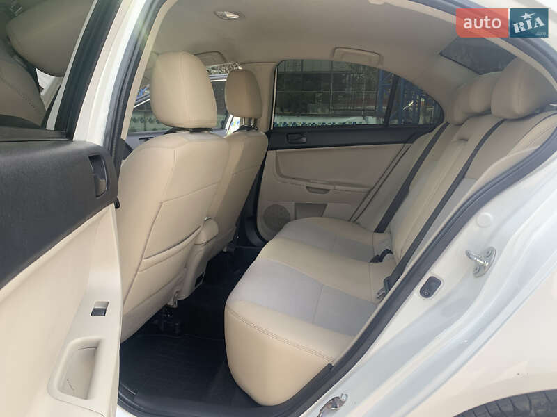 Седан Mitsubishi Lancer 2014 в Валках