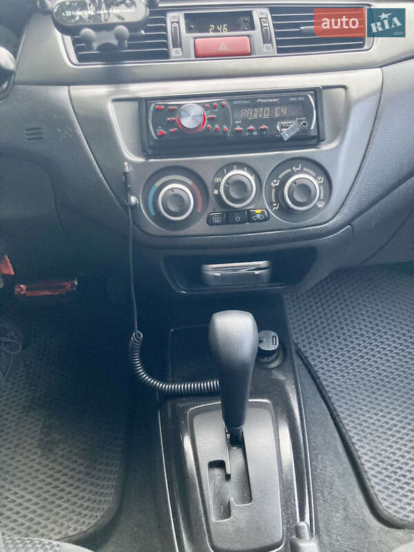 Седан Mitsubishi Lancer 2006 в Черновцах