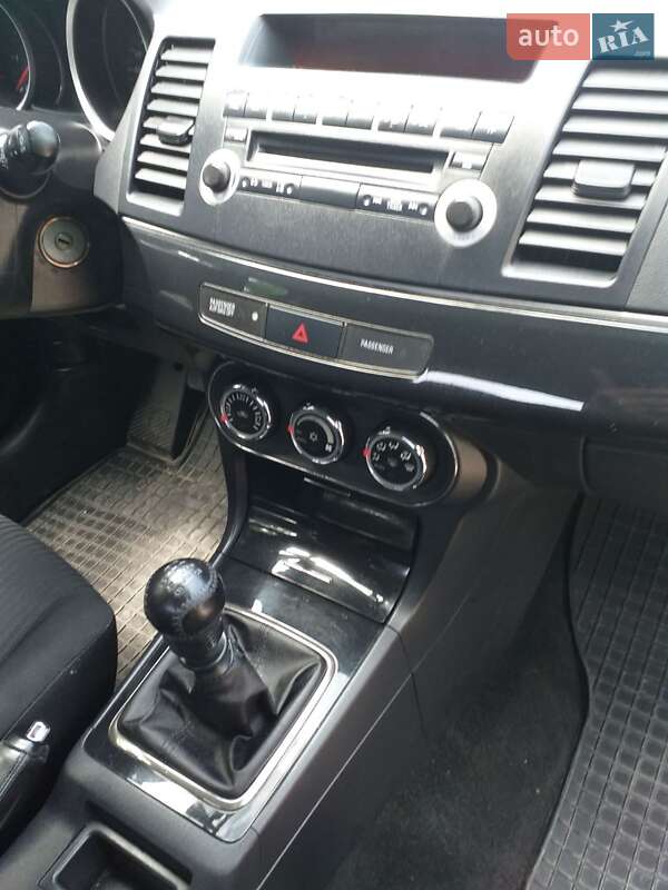 Седан Mitsubishi Lancer 2011 в Киеве