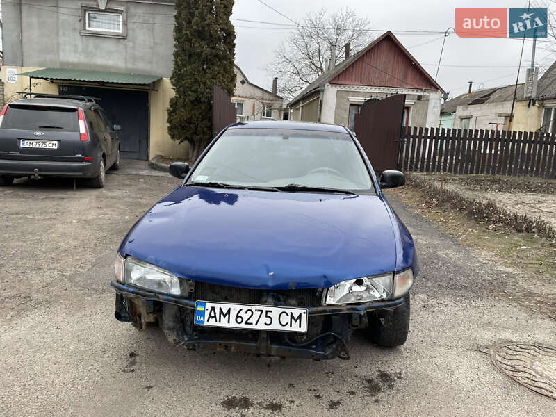 Седан Mitsubishi Lancer 1996 в  фото Седан Mitsubishi Lancer 1996 в
