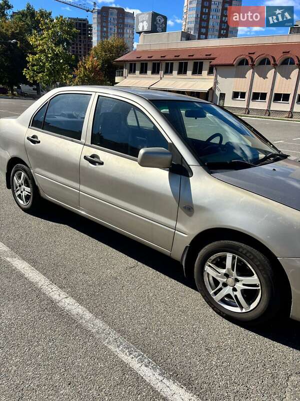 Седан Mitsubishi Lancer 2004 в Броварах