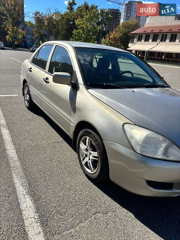 Седан Mitsubishi Lancer 2004 в Броварах