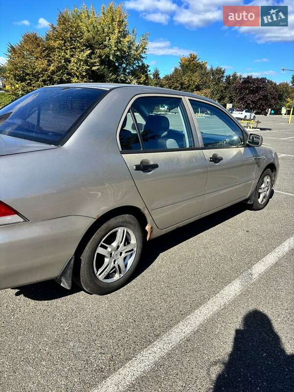 Седан Mitsubishi Lancer 2004 в Броварах