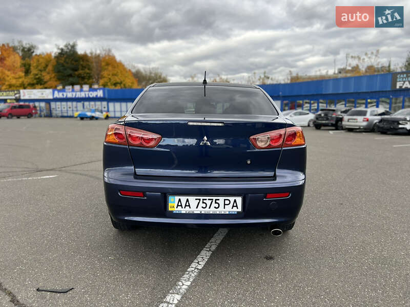 Седан Mitsubishi Lancer 2008 в Киеве