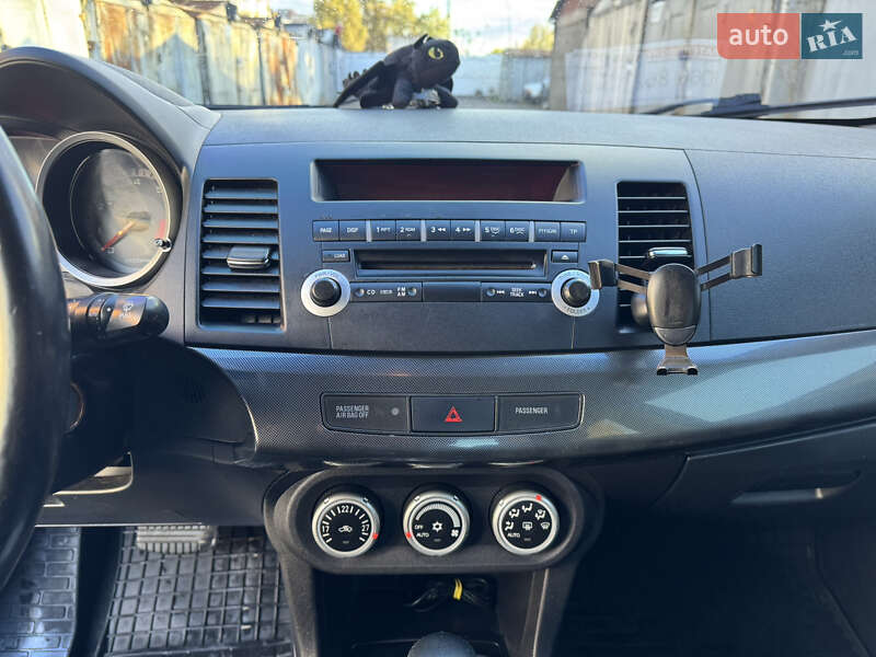 Седан Mitsubishi Lancer 2007 в Киеве