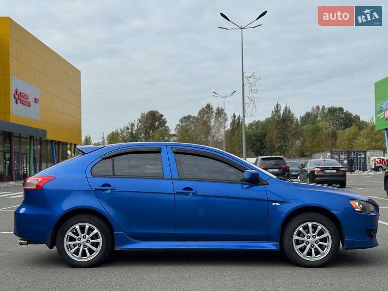 Хэтчбек Mitsubishi Lancer 2010 в Киеве