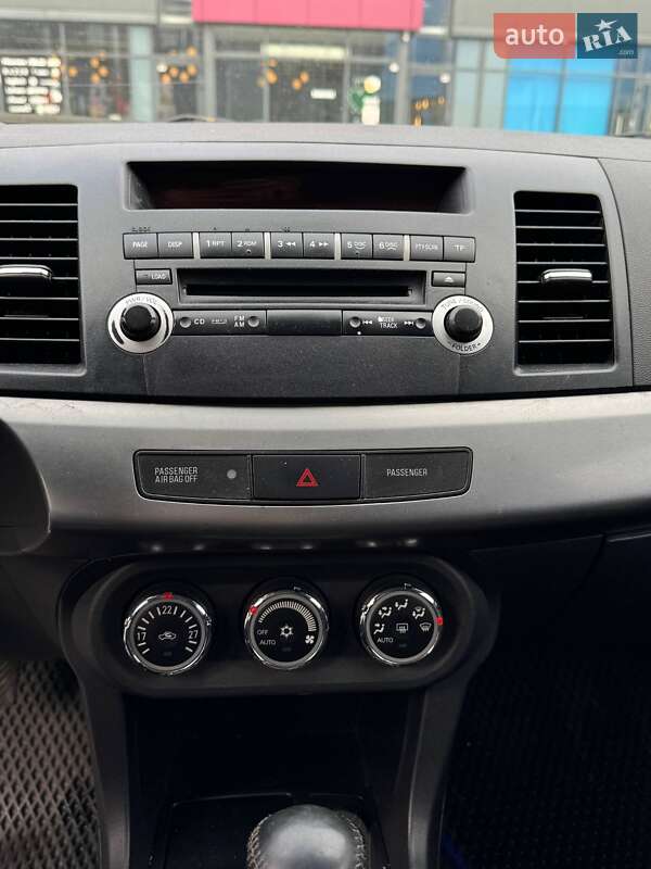Хэтчбек Mitsubishi Lancer 2010 в Киеве