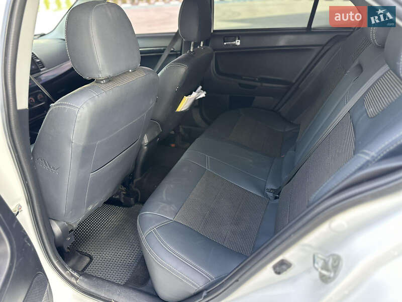 Седан Mitsubishi Lancer 2012 в Звягелі