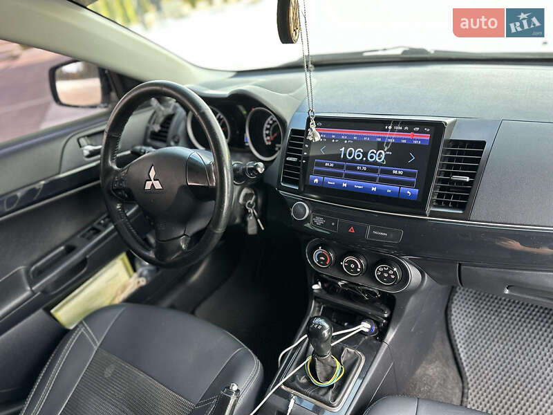 Седан Mitsubishi Lancer 2012 в Звягелі