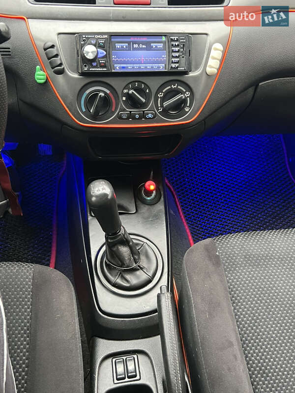 Седан Mitsubishi Lancer 2005 в Киеве