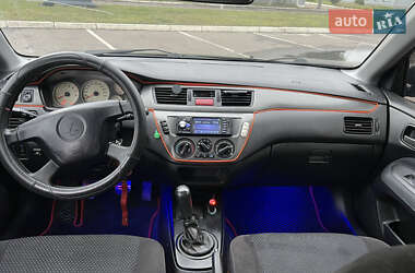 Седан Mitsubishi Lancer 2005 в  фото 12 Седан Mitsubishi Lancer 2005 в