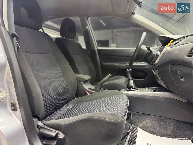 Седан Mitsubishi Lancer 2008 в Чернівцях