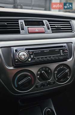 Седан Mitsubishi Lancer 2008 в  фото 37 Седан Mitsubishi Lancer 2008 в
