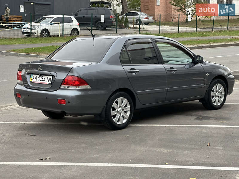 Седан Mitsubishi Lancer 2009 в Киеве