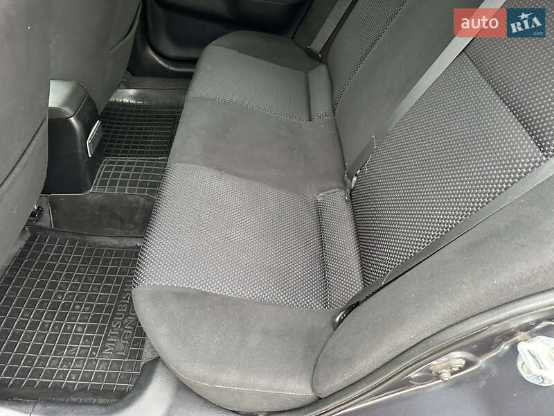 Седан Mitsubishi Lancer 2009 в Киеве