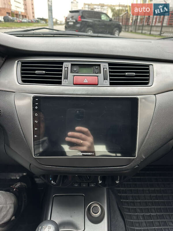 Седан Mitsubishi Lancer 2009 в Киеве